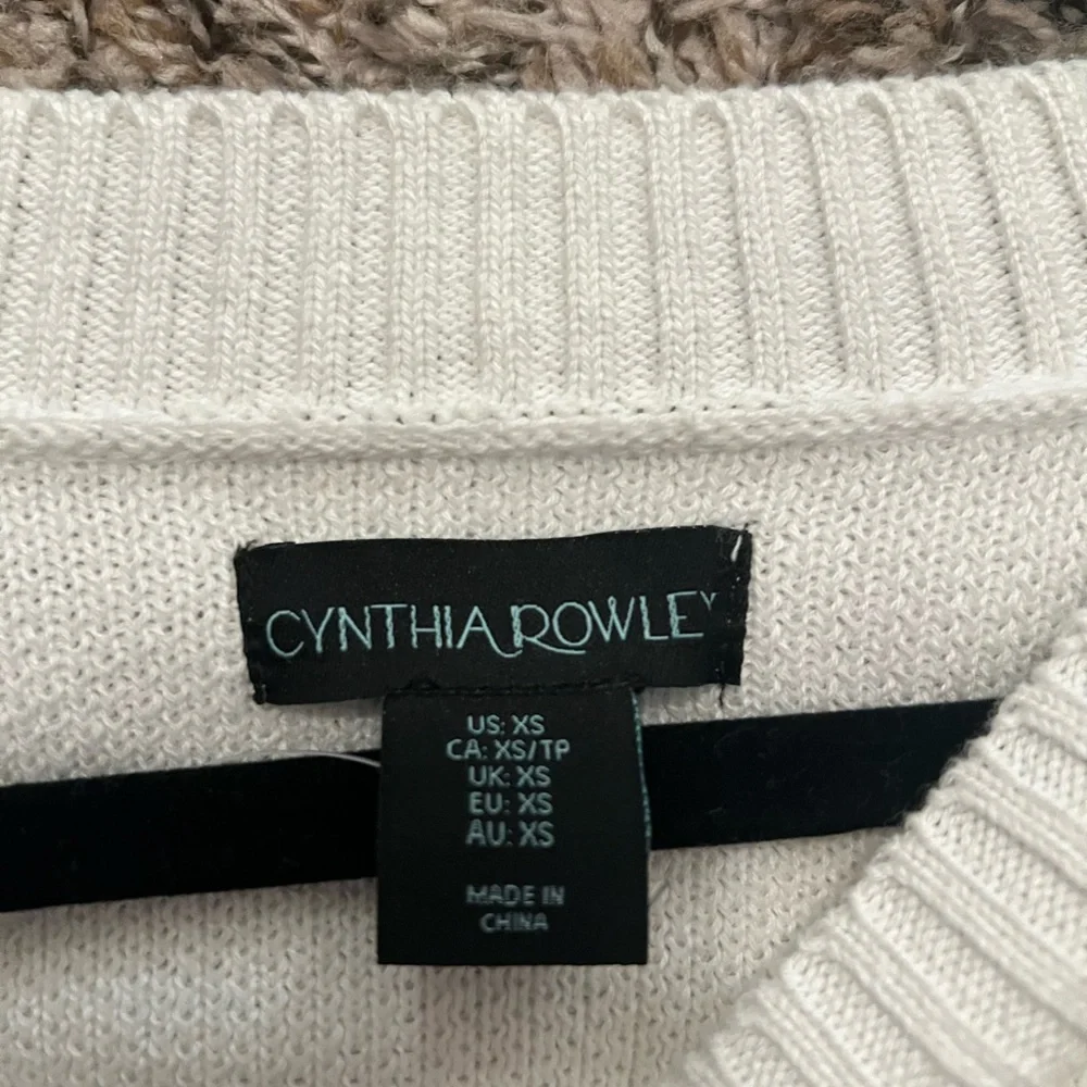 Cynthia Rowley White Crewneck Sweater with Black Floral Outline Stitching - Picture 3 of 3